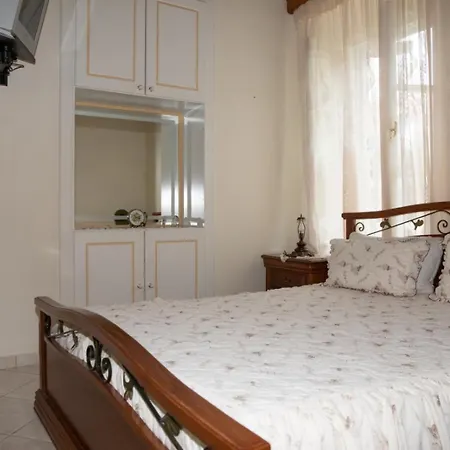 Neoclassiko Flourou بيت للعطل